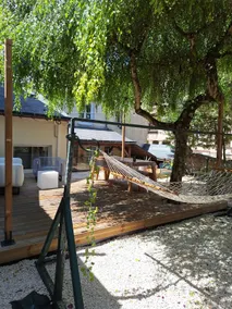 Cozy garden house, very central - Image 2
