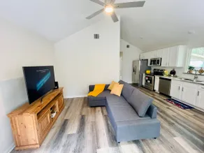 Fast WiFi |3BR/2BA Private Yard Work Crew Friendly - Image 2