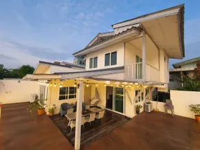 Chaophraya Riverfront house / BaanRimphraya - Image 2