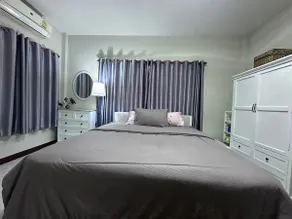 Two bedrooms house with gardens - Image 4