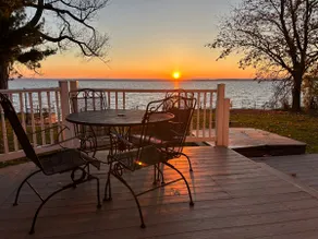 Lakeside Sunrise Cottage with hot tub - Image 2