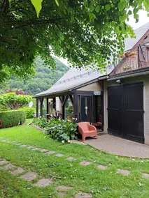 Mountain home with private flower garden - Image 3