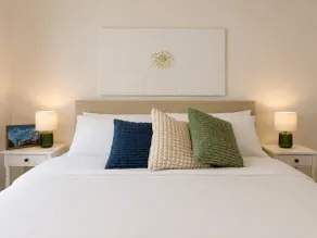 Sunny 1 Bed 2 Bath Apt Steps From Water and 5min to Beach - Image 2