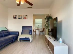 Sunny 1 Bed 2 Bath Apt Steps From Water and 5min to Beach - Image 4