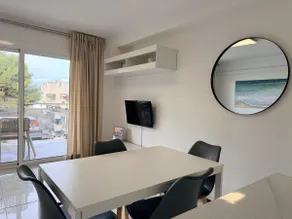 Apartment in the tourist area of Salou, steps from the beach - Image 3