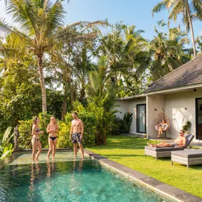 Infinity Pool Luxury 3BR Rice-Field Villa - Image 2