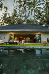 Infinity Pool Luxury 3BR Rice-Field Villa - Image 5