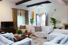 Jinnies Farmhouse - Image 2