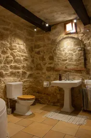 Jinnies Farmhouse - Image 5