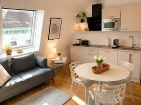 Chic & Central in Modern Area | HG24 - Image 3