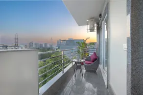 Peaceful City Paradise with King Bed & Tub - Image 3
