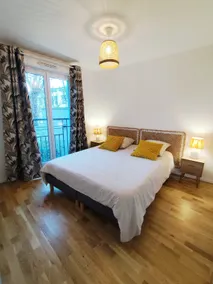 2 rooms in the city center with terrace and parking - Image 3
