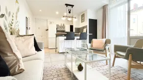 2-bedroom apartment – Balcony – Private parking – Estressin station - Image 2