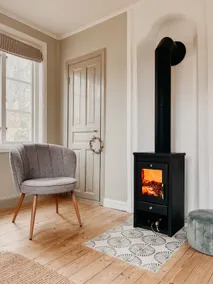 Cozy wooden house with wood stove in Småland - Image 2