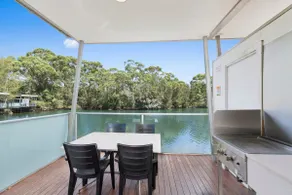 Lagoon Lodge - Image 3