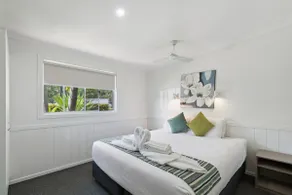 Lagoon Lodge - Image 4