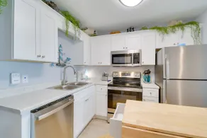 Beachfront Stylish Condo - Stunning Views! - Image 3