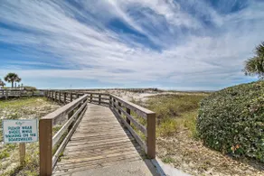 Beachfront Stylish Condo - Stunning Views! - Image 5