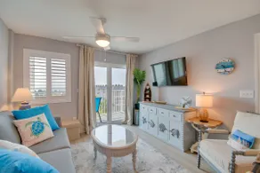 Beachfront Stylish Condo - Stunning Views! - Image 2