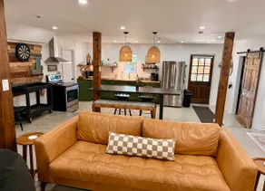 “Down to Earth”/ Private suite/King Bed/near GSP - Image 3