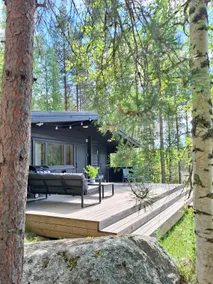 Log cabin by the lake - Image 2