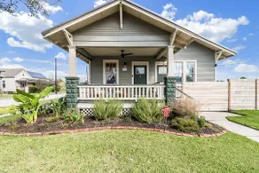 downtown Acadian house w/ dog friendly fenced yard - Image 3