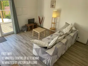 Spacious and bright 2-room apartment with fully-equipped kitchen - Image 2