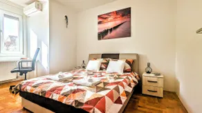 City Center| Free Parking|Cute Balcony| Fast Wi-Fi - Image 2