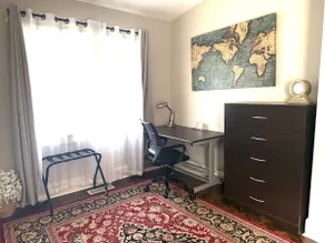 Cozy 2-Bedroom Cottage Near Downtown Highland Park - Image 3