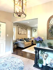 Cozy 2-Bedroom Cottage Near Downtown Highland Park - Image 4