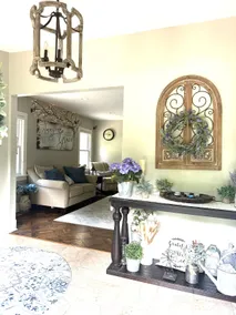 Cozy 2-Bedroom Cottage Near Downtown Highland Park - Image 2