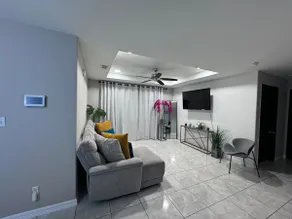 Luxury Entire Home 3bd- 2bath Free parking+WiFi - Image 2