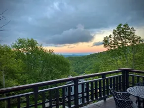 Charming 2-bedroom chalet in Seven Devils, NC, perfect for a cozy getaway. - Image 2
