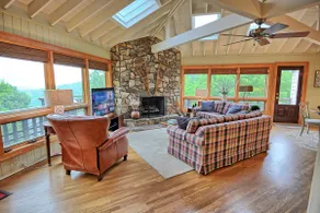 Charming 2-bedroom chalet in Seven Devils, NC, perfect for a cozy getaway. - Image 5