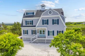 Bright & Beautiful Waterfront Cape Cod Home - Image 3
