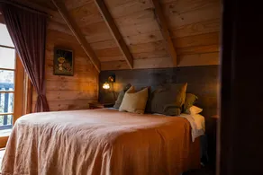 Quarters 1 - Romantic loft bedroom & Sauna - Image 4