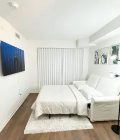 Modern 1+1 Condo Suite in Toronto + Free Parking! - Image 2