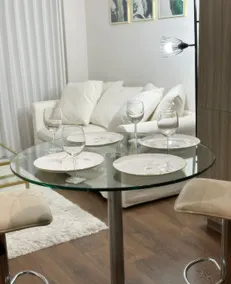 Modern 1+1 Condo Suite in Toronto + Free Parking! - Image 4