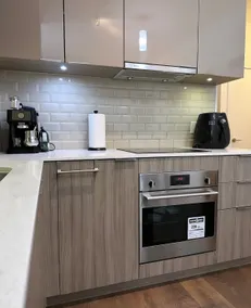 Modern 1+1 Condo Suite in Toronto + Free Parking! - Image 5