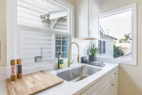 Cozy Sunny Brand-New Apt 1 Block From the Beach - Image 3
