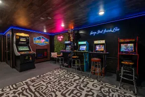 Sleeps 12 · Lakeview · Arcade · Hot Tub - Image 4