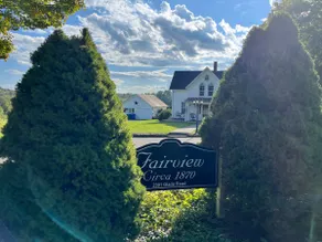 Fairview Farmhouse, near campus, trails & brewery - Image 4