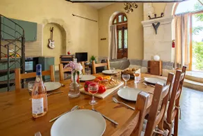 Historic Convent Apartment, Pool & Garden - Image 4