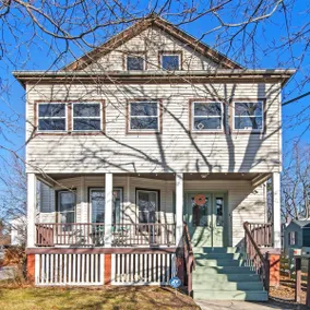 Bright and Spacious 2 BR with Parking - Image 4