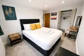 Stunning Sea View Two Double Bedroom Apartment - With Balcony - Opposite Beachfront Walk - Image 4