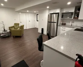 Modern Private Suite | Oakville | Parking - Image 4