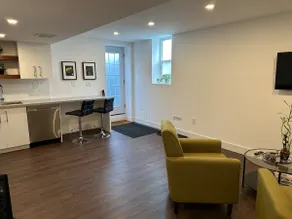 Modern Private Suite | Oakville | Parking - Image 5
