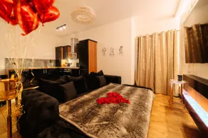 Romantic Couples Stay Jacuzzi - Kinky Airbnb - Image 4
