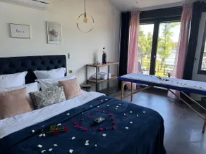Luxury loft with lake view | Pool & hot tub. Air-conditioned - Image 2