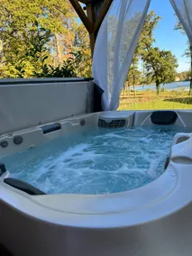 Luxury loft with lake view | Pool & hot tub. Air-conditioned - Image 3